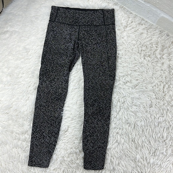 🔥$SALE$🔥 Lululemon Quick Pace 7/8 Tight (25") Soundwave White Black - Picture 1 of 7